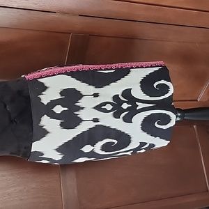 WHBM Black, White, and Pink Embroidered Skirt Size 0